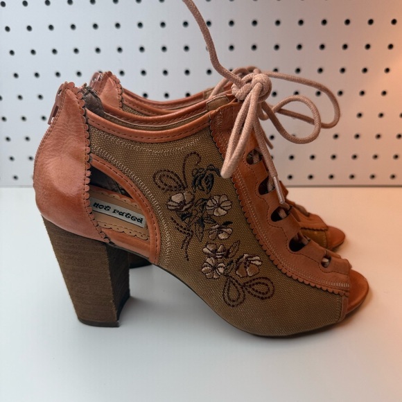 Not Rated Women's Fleura Dress Pump Floral Embroidered Heels Boho Summer Size 8 - Picture 2 of 16
